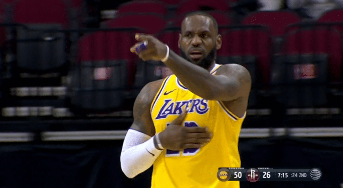 施罗德输了！詹皇投三分提前转身真因曝光，火箭主帅：他们在拿我们寻开心