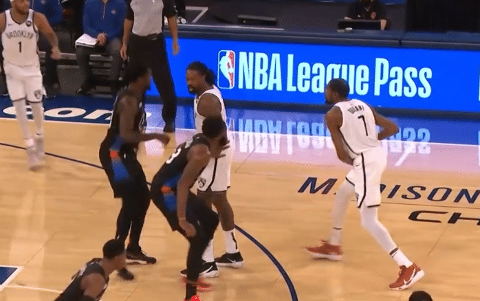 60分12板19助！杜兰特背靠背连场爆发，连续8场25+平队史记录