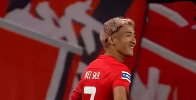 韦世豪遭重罚 与克雷桑处罚差异引争议