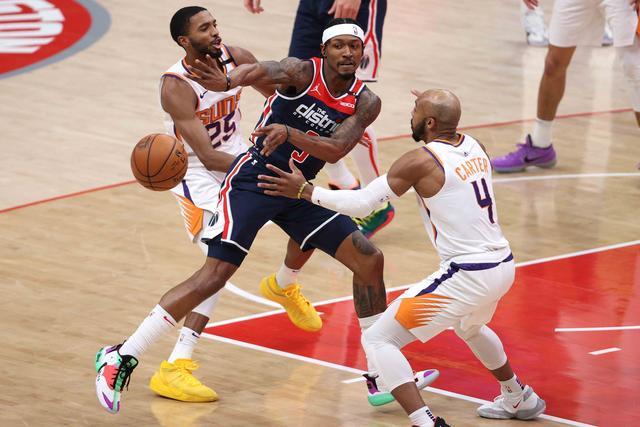 湖人躺赢！比尔34+9+8拒绝空砍，力压哈登成得分王+联盟唯一