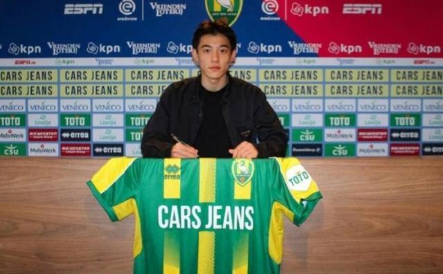 李嗣镕冲上热搜！网友：全家颜值高，赶紧出道吧