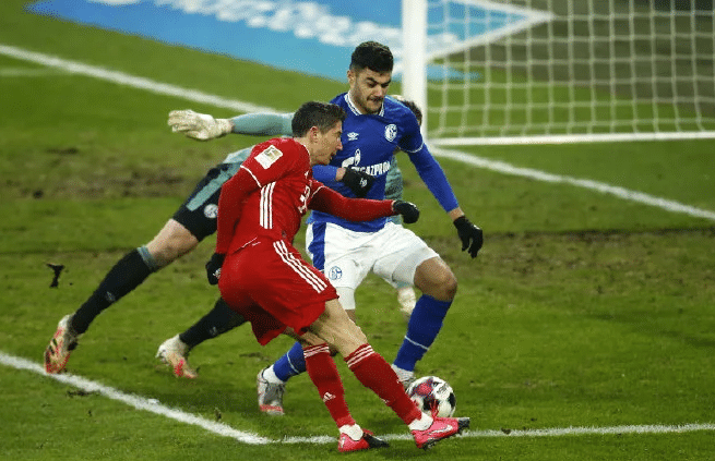 8-0！4-0！欧冠6冠王“四线”狂飙，诞生4神迹，莱万连刷3大纪录