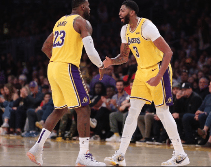 都说36岁的詹姆斯划水，突然发现，28岁的浓眉哥也干了