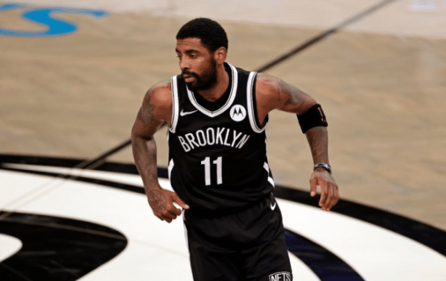 欧文再惹事！篮网打比赛他却参加律师会议，球迷怒斥：不务正业