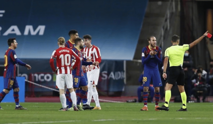 梅西染红获科曼和高层力挺！皇马球迷：历史最佳在MMA也能打好