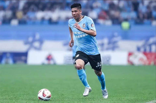 大连前国脚谩骂提建议球迷，素质遭质疑，球迷无奈告别足球