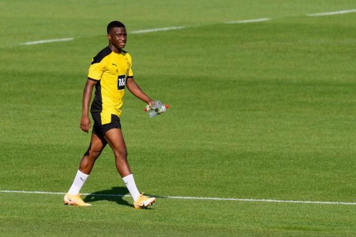 图片报: 穆科科国家队训练时受伤严重, 可能长期缺