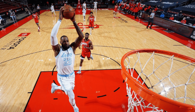 重返西部第一！詹姆斯赛后盛赞队友，豪言成联盟防守最佳球队