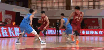 第24次违体！王骁辉伸腿险些绊倒浙江悍将，裁判果断判罚违体