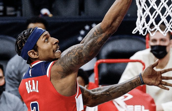 沮丧！2场101分全输，比尔疯狂自嘲：我们连停着的车都防不住