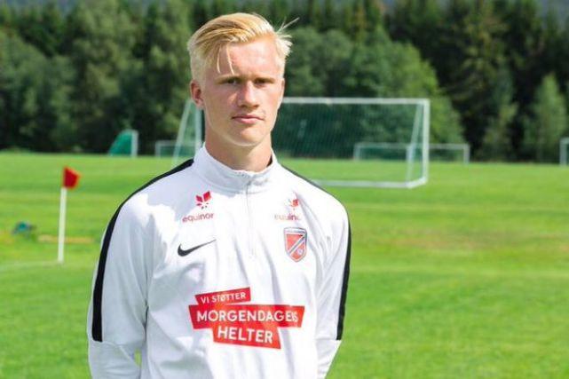 这就叫DNA？多特天才17岁表弟横空出世！37场轰64球+右脚凌空世界波