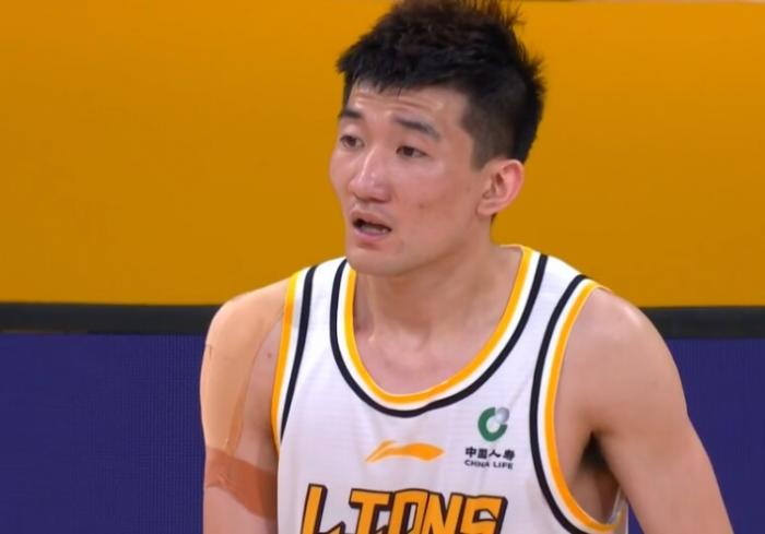 孙铭徽拒绝给库里球迷签名，朱俊龙复出，广东多赚1000万，阿联拜佛