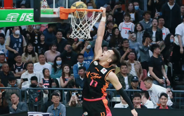 收视率破1%！CBA全明星火爆 杨毅打满分，遭调侃：略逊村BA