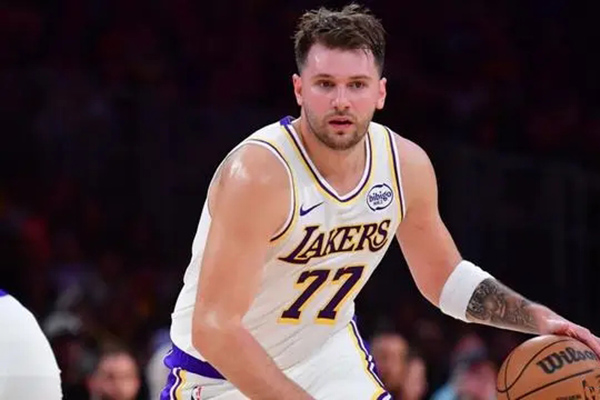 湖人主帅雷迪克透露东契奇回归时间表 周日战<a href=/lanqiugaoqing/76ers/ target=_blank class=infotextkey>76人</a>成潜在复出战