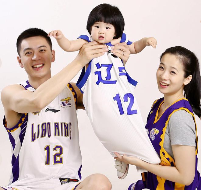 婚变被骂，杨鸣回应，广东锁定206公分外援，胡明轩年龄悬念揭晓