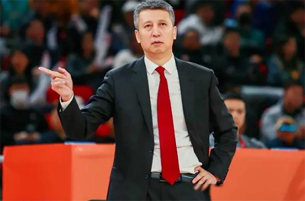 郭士强挂帅中国男篮 大名单争议与夏季联赛机遇并存
