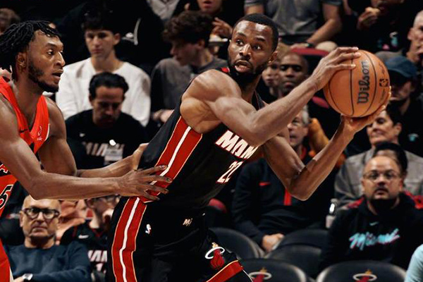 主场失守!热火三大主力下半场哑火,<a href=/lanqiugaoqing/raptors/ target=_blank class=infotextkey>猛龙</a>逆转终结四连败