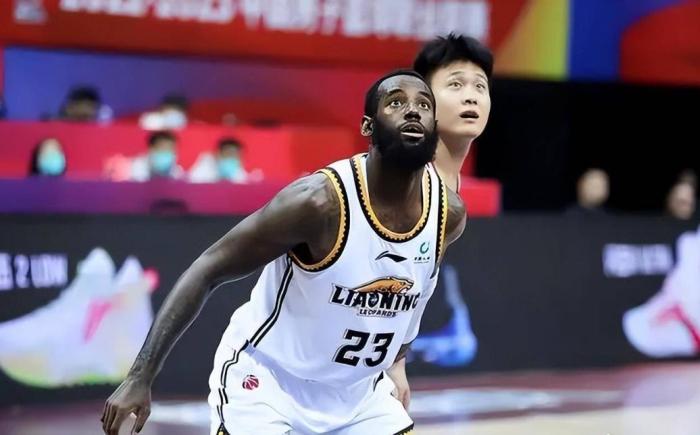 为辽宁打了30场球，躺冠辽宁的桑普森年薪加夺冠奖金有多少？