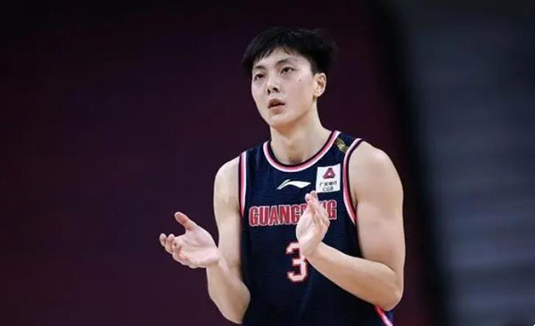 赢下福建，杜锋为何还怒骂周琦？杜锋6字回应，谁注意周琦反应