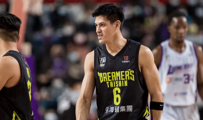 人设崩塌！前CBA悍将婚内出轨，宣布退出篮球圈：向所有人道歉