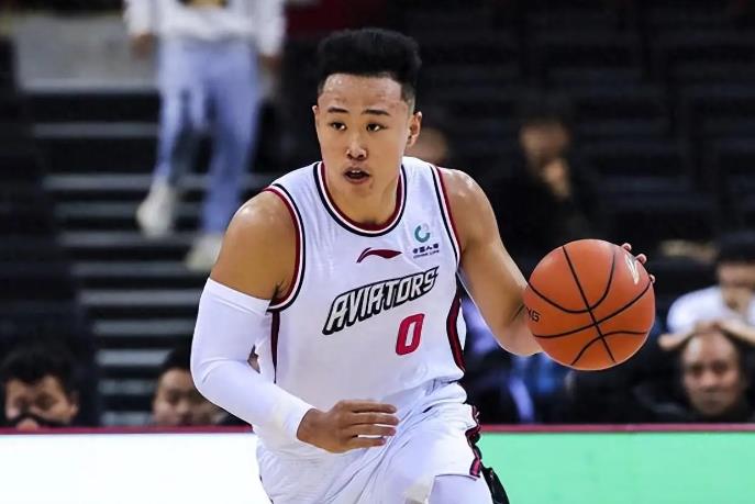 深圳男篮开启重建，贺希宁交易传闻，郭艾伦、韩德君动态