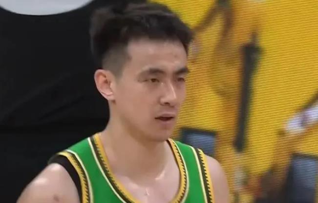 辽篮赢广东，功臣锁定，非张镇麟，杨鸣怒斥低迷之人