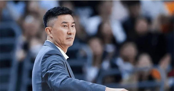 杜锋周琦联手捞金，易建联低调现身，广东外援乔丹骑电动车亮相