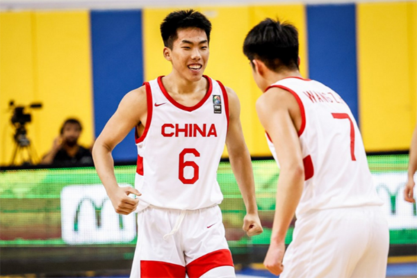 全国体校U16赛事：女教练场边扇球员耳光上热搜