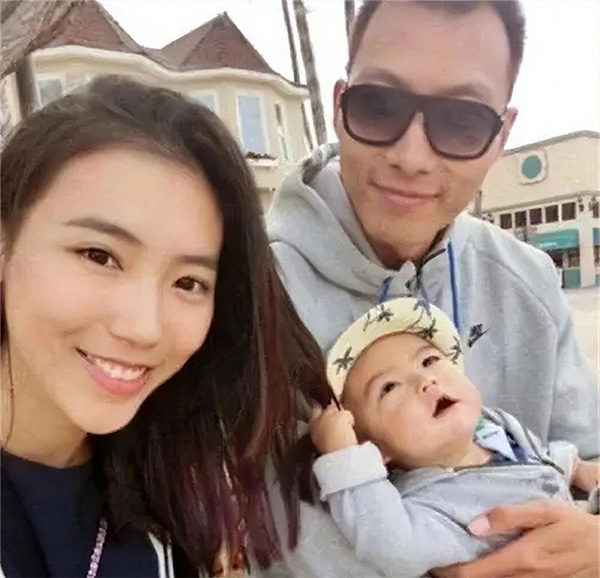 为何没陪易建联亮相球衣退役？荆灵回应，易建联选择不意外