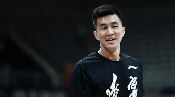 辽宁为何能逆转？看韩德君对汤普森举动秒懂，郭艾伦反应太有趣