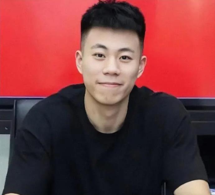 正式上位，张镇麟亮相新职务，郭艾伦无缘，王芳终于等到了