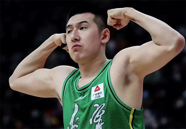 辽宁男篮休赛期一览：续约困扰、奖金揭晓和球员插曲