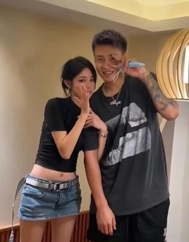 易建联胡明轩发文向球迷道歉，表现拉垮的赵睿为何没有发声？