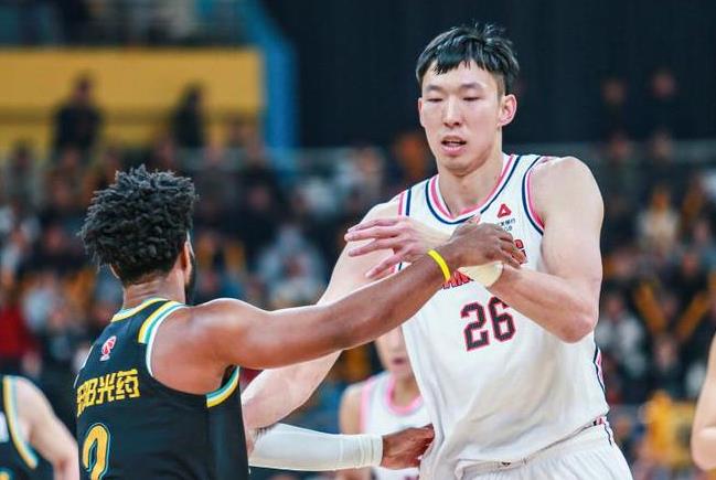 重金签约周琦？上海男篮的大动作引发关注