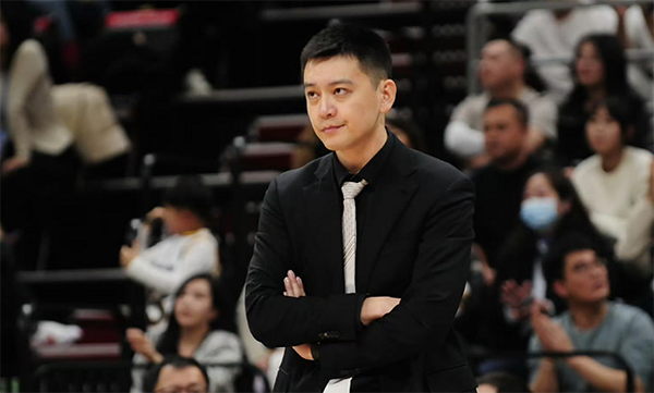 杨鸣面临绝境大考！李晓旭缺阵，郭艾伦难复出，输球即被淘汰