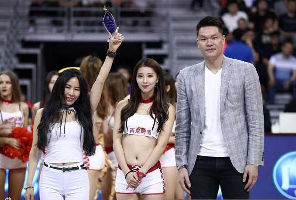 交易曝光，朱芳雨锁定新援，赵继伟范子铭冲突，阿日道歉请火锅