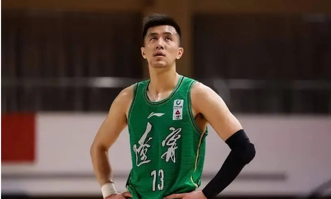 辽宁男篮休赛期人员变动：去留之间的抉择