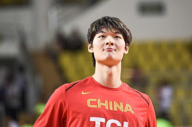 篮协官宣新岗位，王哲林走马上任新职务，薪酬曝光，姚明没看错人