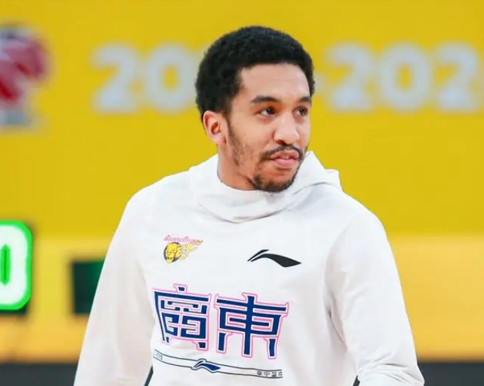 CBA休赛期观察：沃特斯去向、郭艾伦状况与山东交易