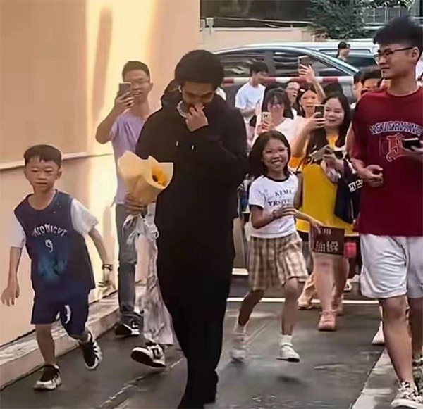 留队与否未知？沃特斯删广东动态，朱芳雨：等杜锋评估