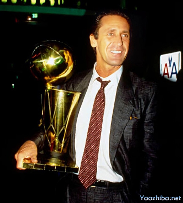 帕特-莱利:1989-90赛季的NBA最佳教练与<a href=/lanqiugaoqing/lakers/ target=_blank class=infotextkey>湖人</a>王朝的缔造者
