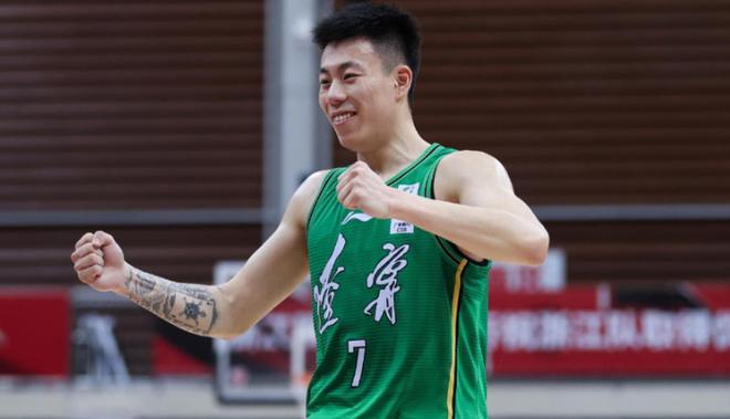 张镇麟集训期间遭遇拉伤无奈退出，期待其早日康复归来