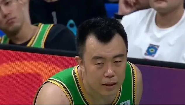 韩德君遭误判后大怒 从赵继伟反应看裁判改判之因