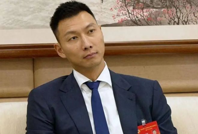 广州男篮休赛期震荡：送走多位主力重建 易建联7亿收购谣言破灭