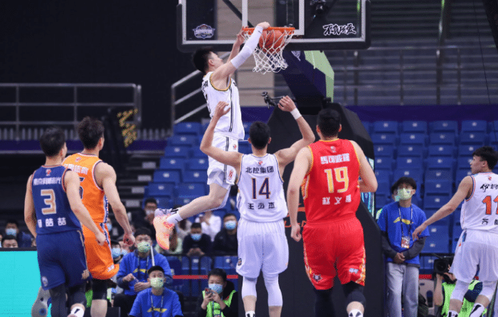 胡闹，媒体爆CBA临时加规定，张镇麟靠欢观众呼声分贝拿MVP