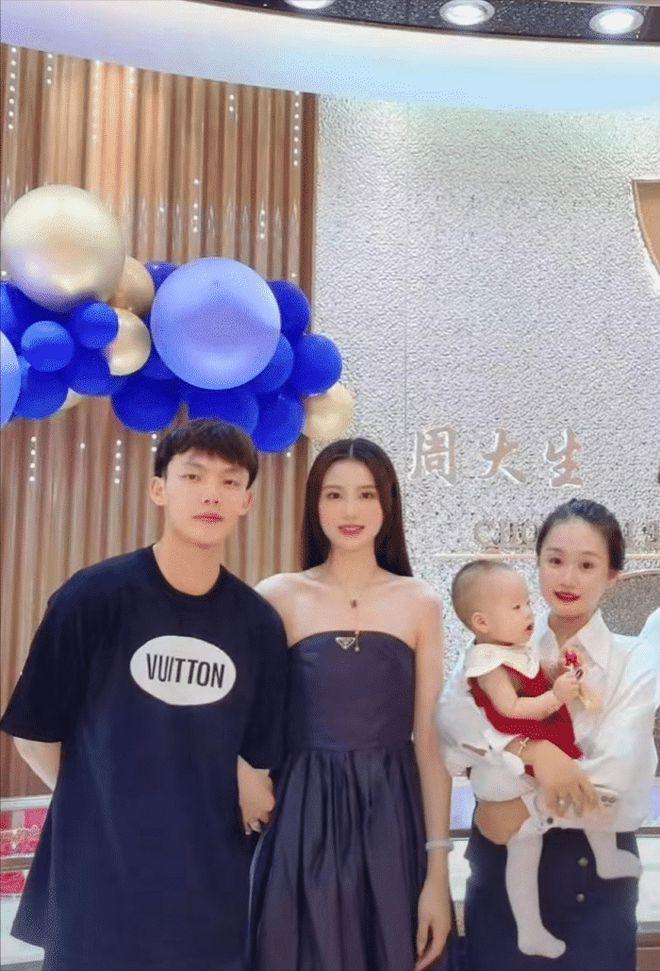 178的徐杰为何能立足CBA？看全明星夺冠的反应秒懂，杜锋评价准确