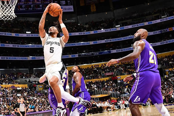 湖人惨败马刺跌至西部第四:防守差成症结,多举措破局保争冠